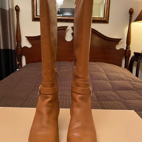 MICHAEL KORS HAMILTON RIDING BOOTS (LUGGAGE) - Picture 3 of 8